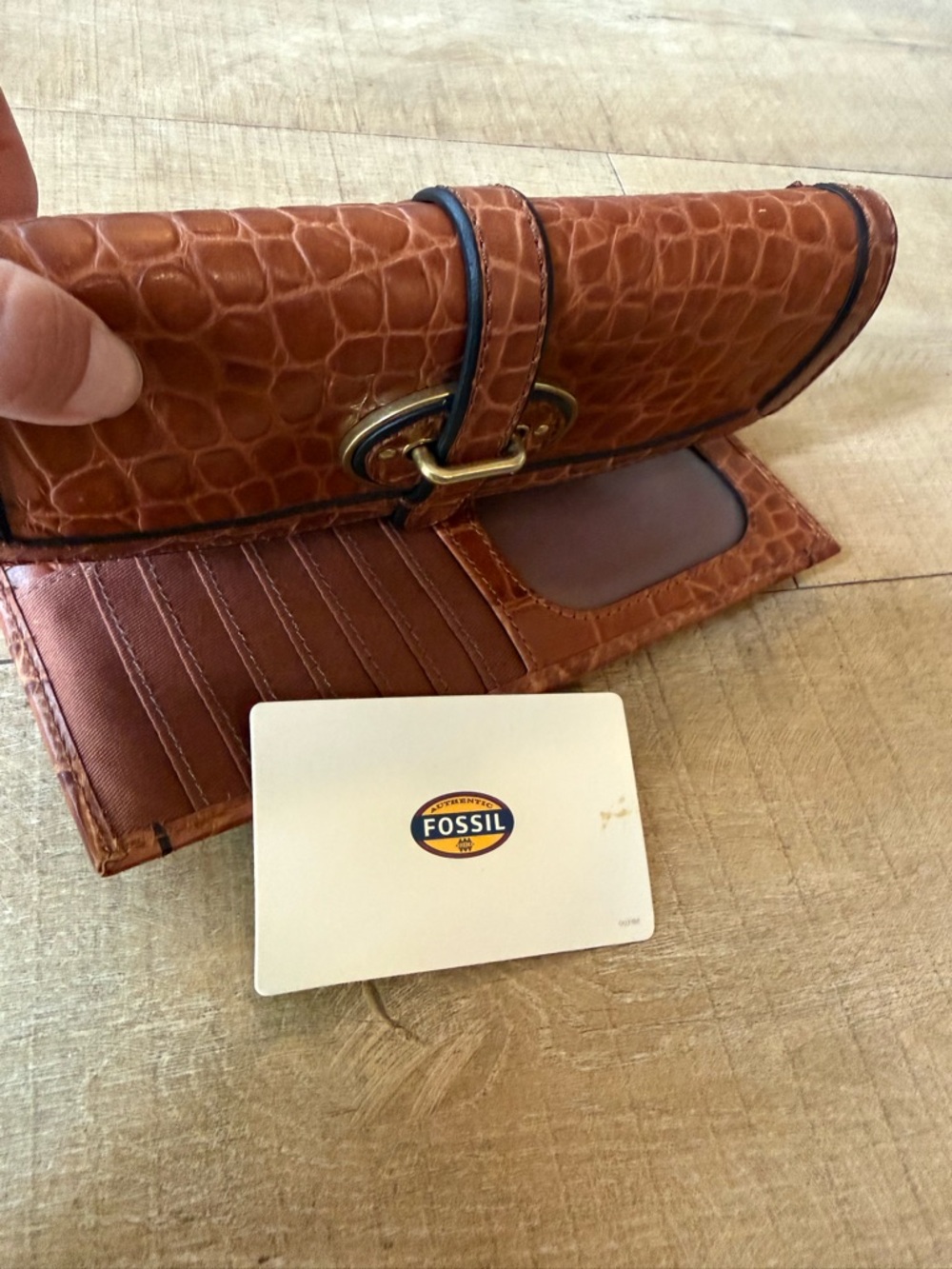 Fossil Women's Croc-Embossed Leather Continental Wallet in Brown - Picture 11 of 13
